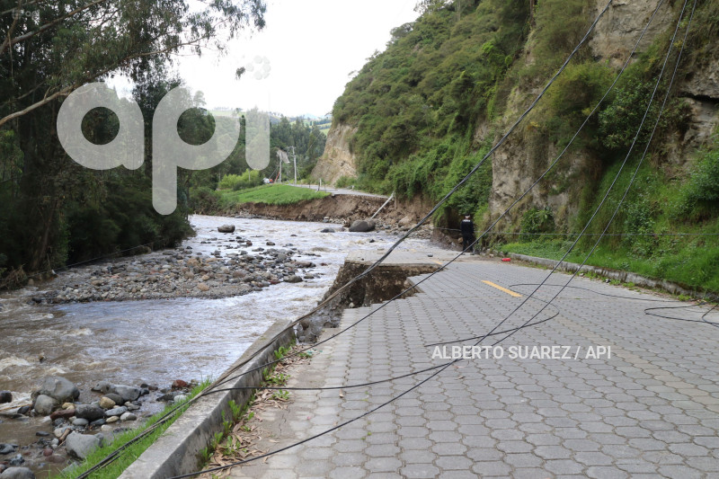DESLAVES-CAYAMBE