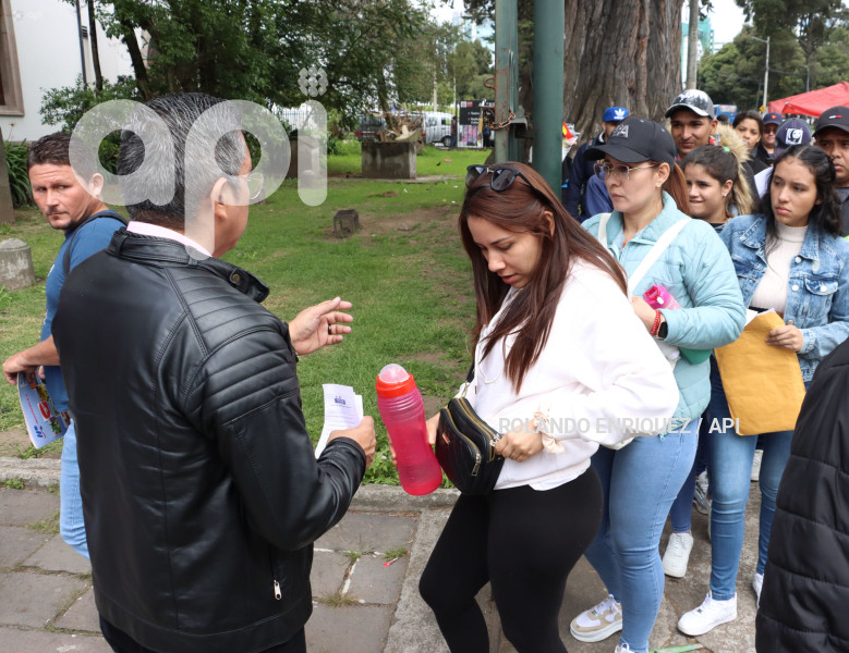 VENEZOLANOS-RETIRAN-SUS-PASAPORTES