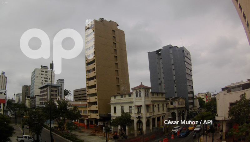 GYE-TRABAJOS EDIFICIO FANTASIA