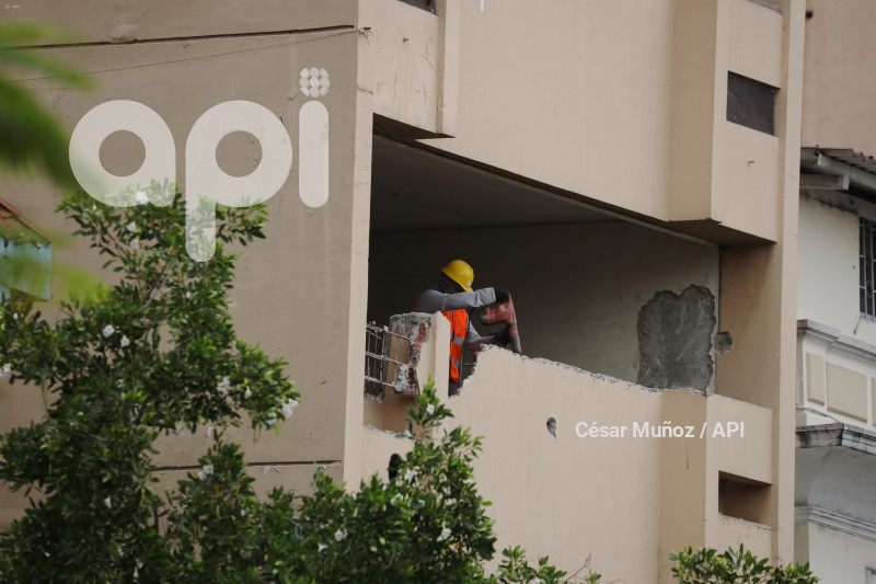 GYE-TRABAJOS EDIFICIO FANTASIA