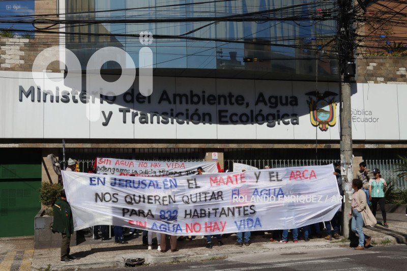 PLANTON-CONTRA-MINERIA-MINISTERIO-AMBIENTE