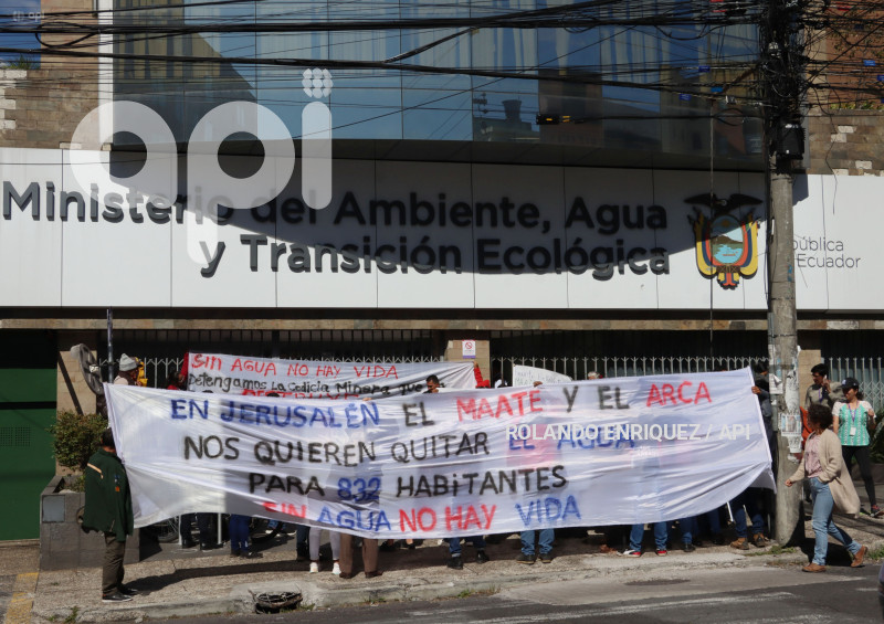 PLANTON-CONTRA-MINERIA-MINISTERIO-AMBIENTE