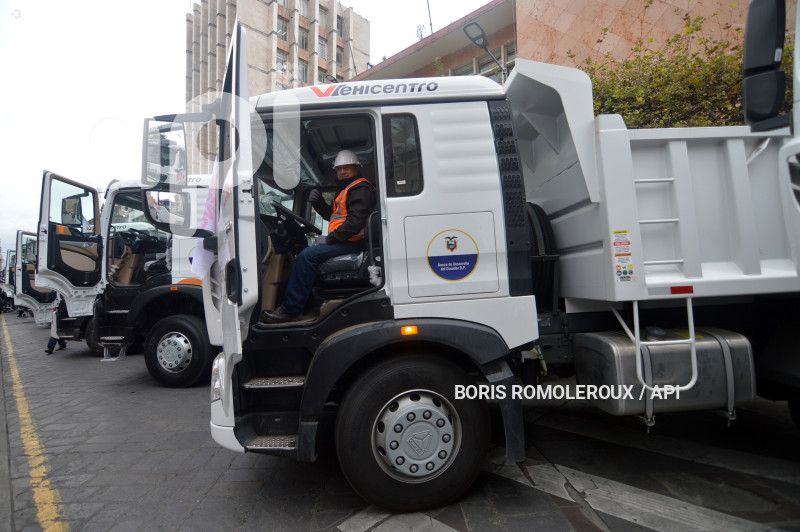 CUENCA-ENTREGA-FLOTA VEHICULAR