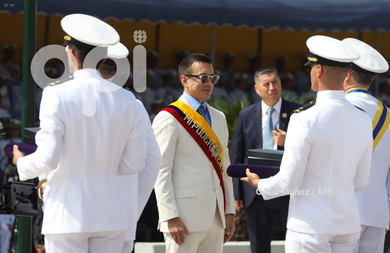 GYE-CEREMONIA Y DESFILE ARMADA