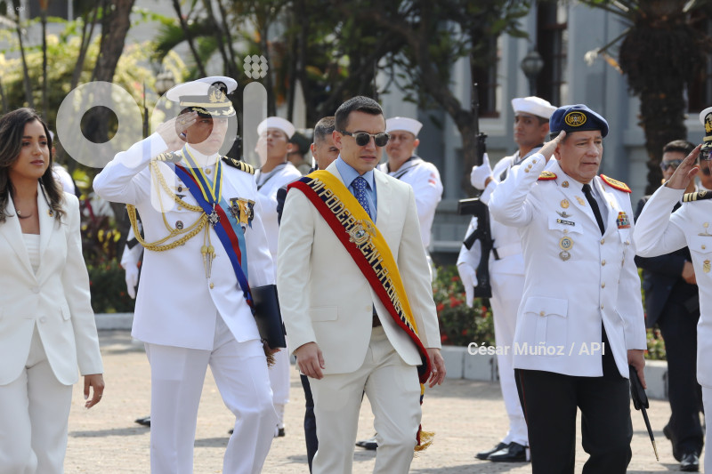 GYE-CEREMONIA Y DESFILE ARMADA