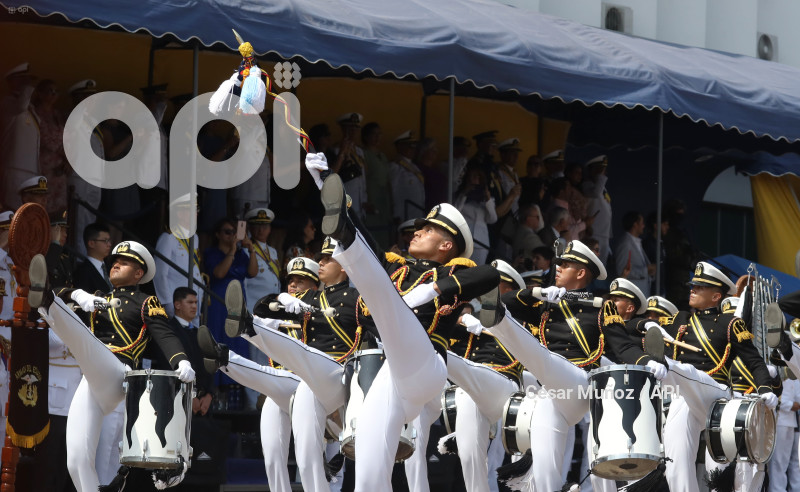 GYE-CEREMONIA Y DESFILE ARMADA