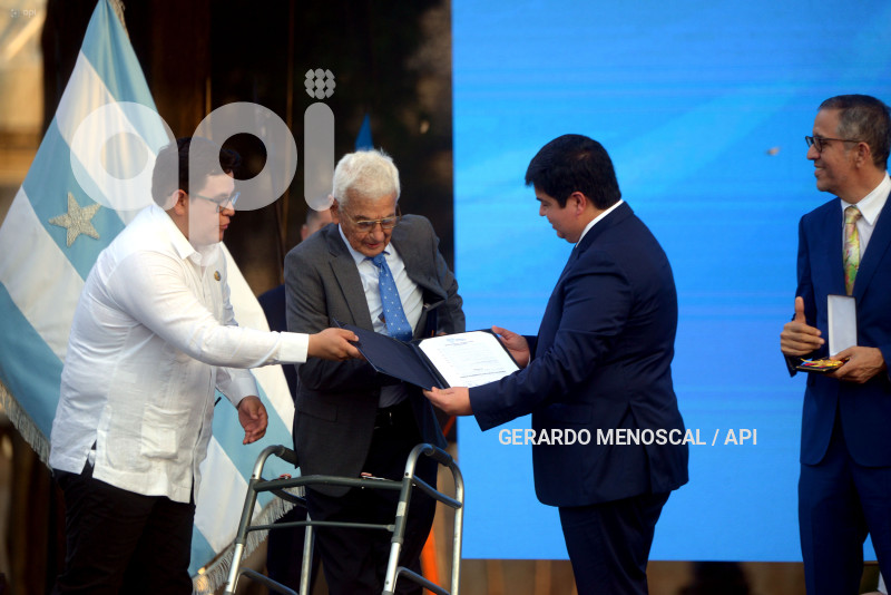 GYE-POL-SESIÓN-SOLEMNE-NOBOA