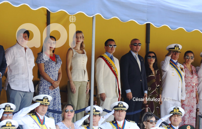 GYE-CEREMONIA Y DESFILE ARMADA