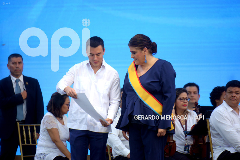 GYE-POL-SESIÓN-SOLEMNE-NOBOA