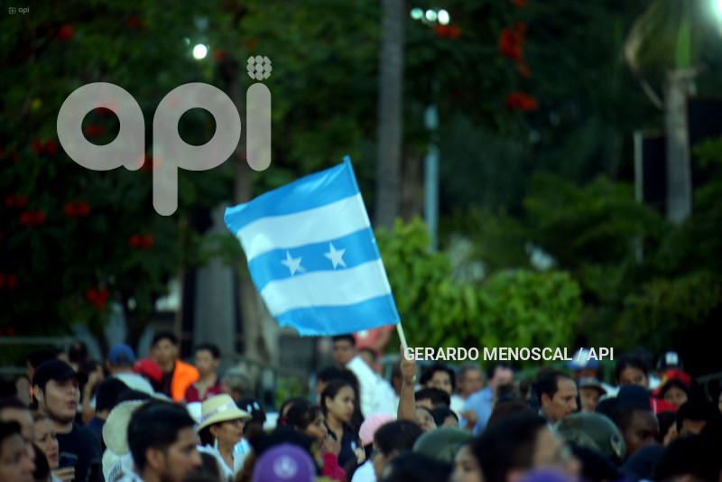 GYE-POL-SESIÓN-SOLEMNE-NOBOA