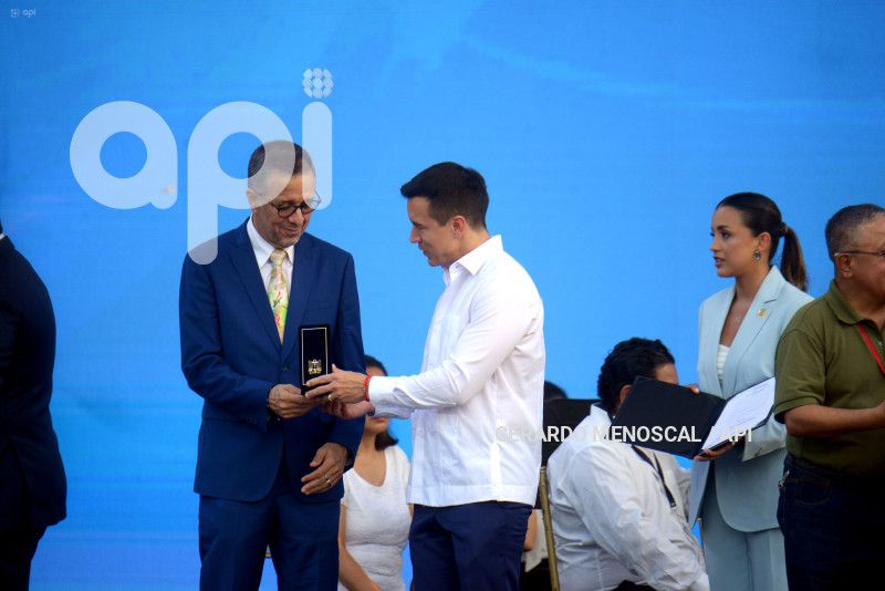 GYE-POL-SESIÓN-SOLEMNE-NOBOA