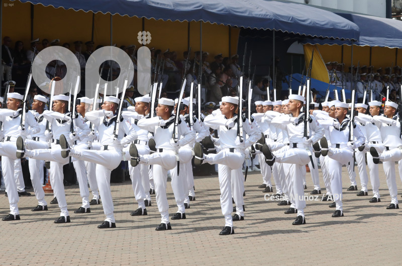GYE-CEREMONIA Y DESFILE ARMADA