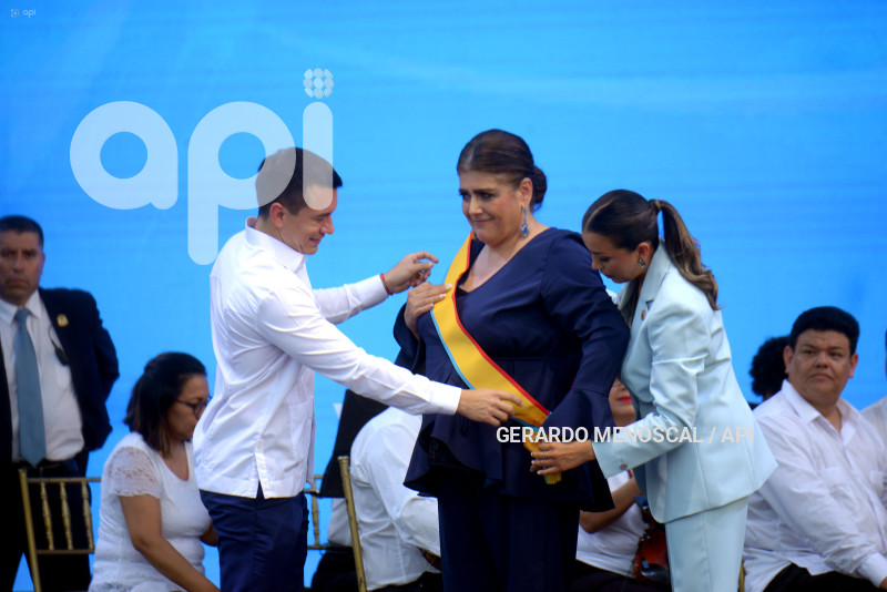 GYE-POL-SESIÓN-SOLEMNE-NOBOA