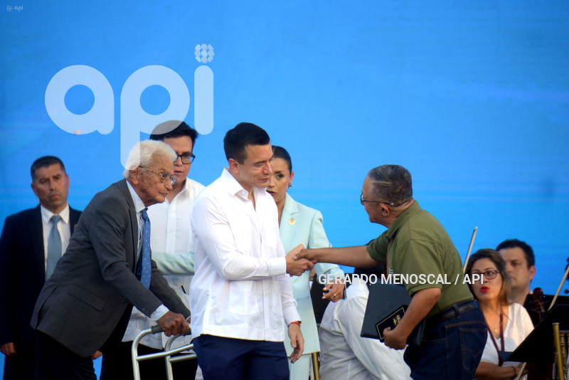 GYE-POL-SESIÓN-SOLEMNE-NOBOA