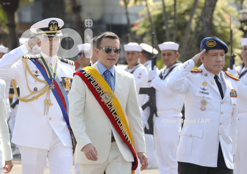 GYE-CEREMONIA Y DESFILE ARMADA