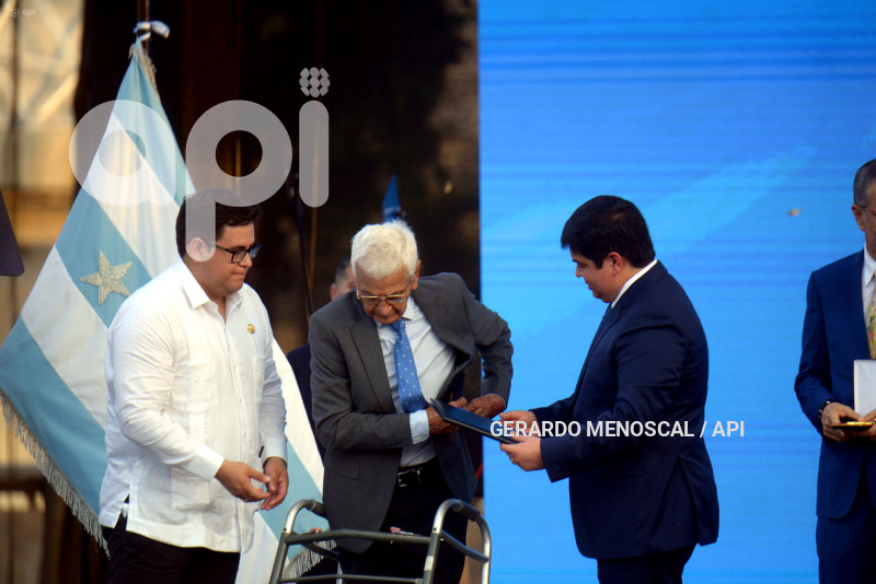 GYE-POL-SESIÓN-SOLEMNE-NOBOA