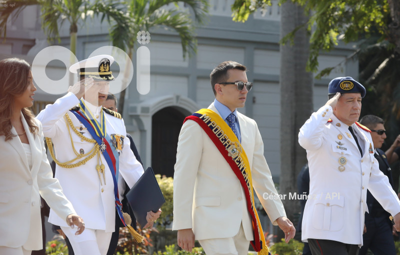 GYE-CEREMONIA Y DESFILE ARMADA