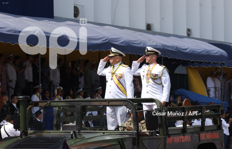 GYE-CEREMONIA Y DESFILE ARMADA