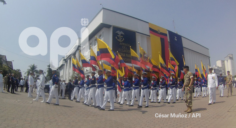 GYE-CEREMONIA Y DESFILE ARMADA