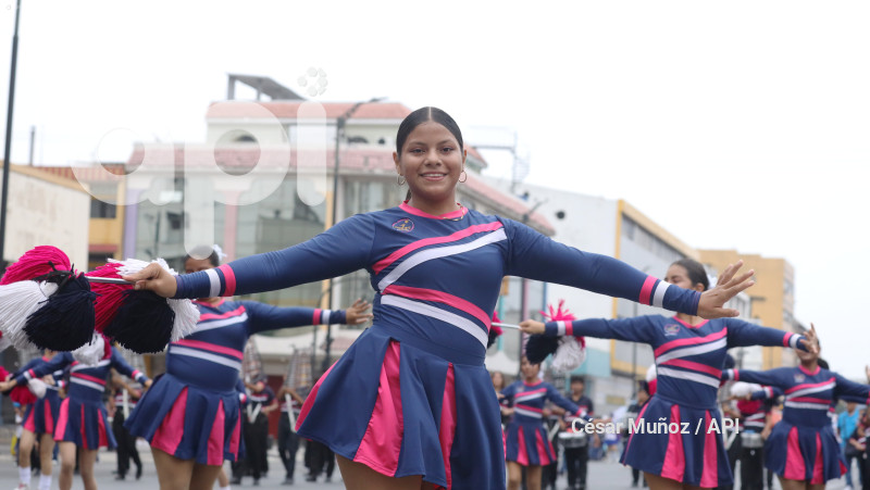 GYE-DESFILE ESTUDIANTIL