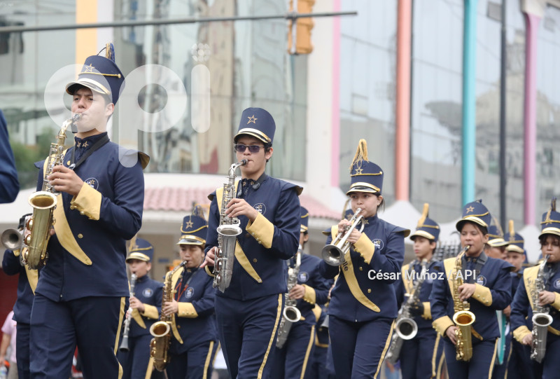 GYE-DESFILE ESTUDIANTIL