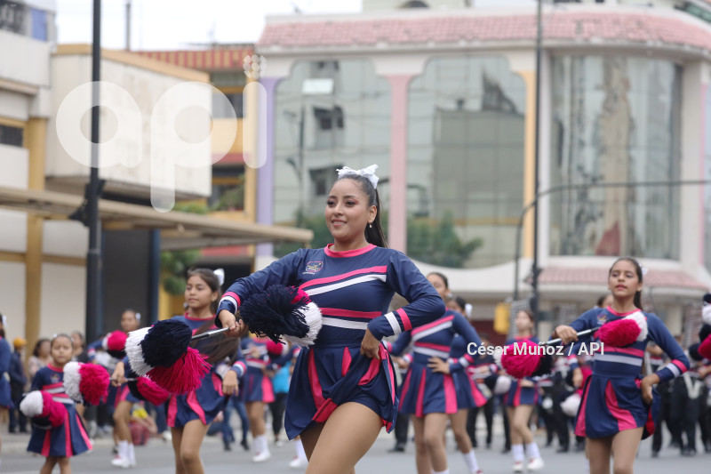 GYE-DESFILE ESTUDIANTIL
