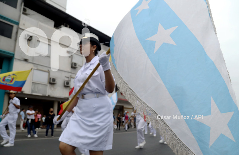 GYE-DESFILE ESTUDIANTIL