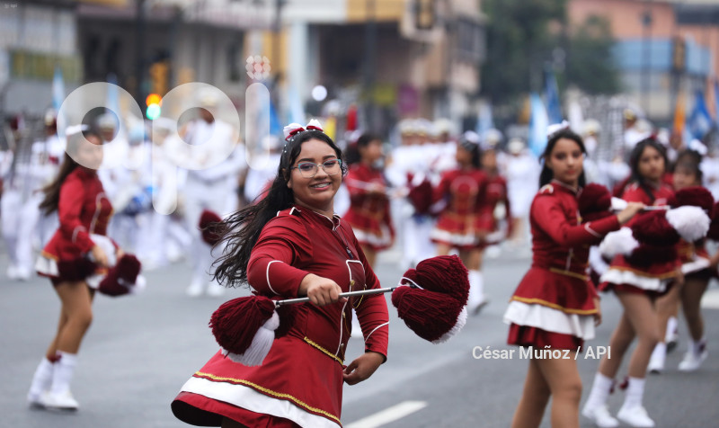 GYE-DESFILE ESTUDIANTIL