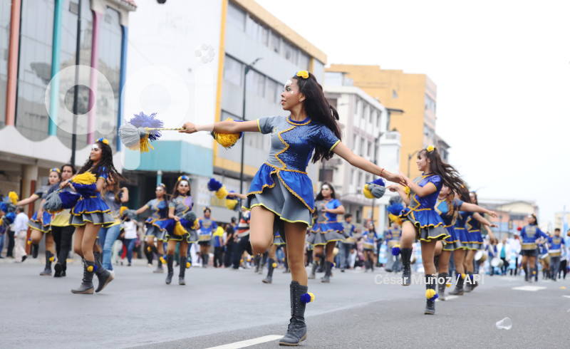 GYE-DESFILE ESTUDIANTIL