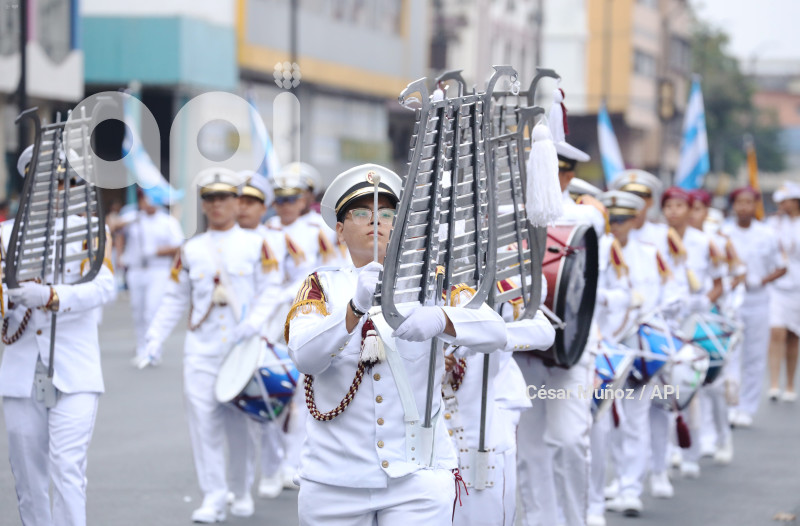 GYE-DESFILE ESTUDIANTIL