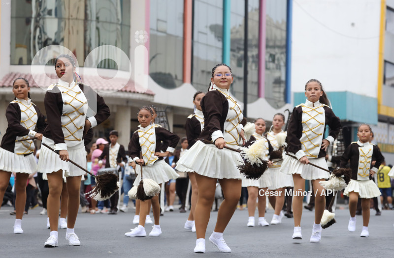 GYE-DESFILE ESTUDIANTIL