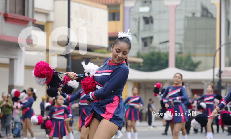 GYE-DESFILE ESTUDIANTIL