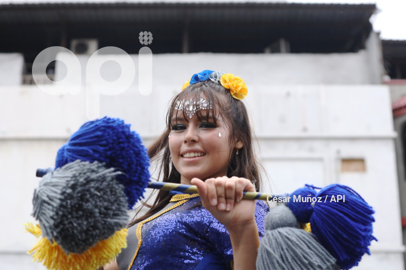 GYE-DESFILE ESTUDIANTIL