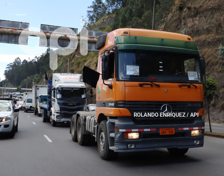CARAVANA-TRANSPORTISTAS-EXIGEN-SEGURIDAD
