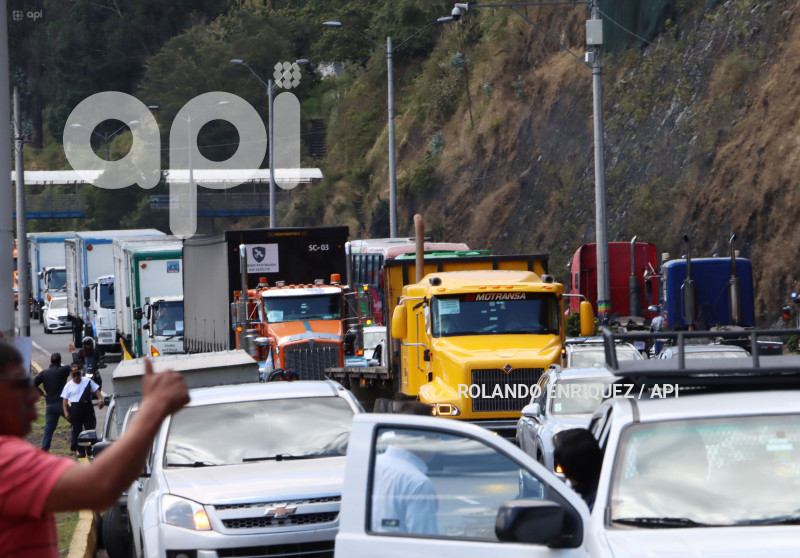 CARAVANA-TRANSPORTISTAS-EXIGEN-SEGURIDAD