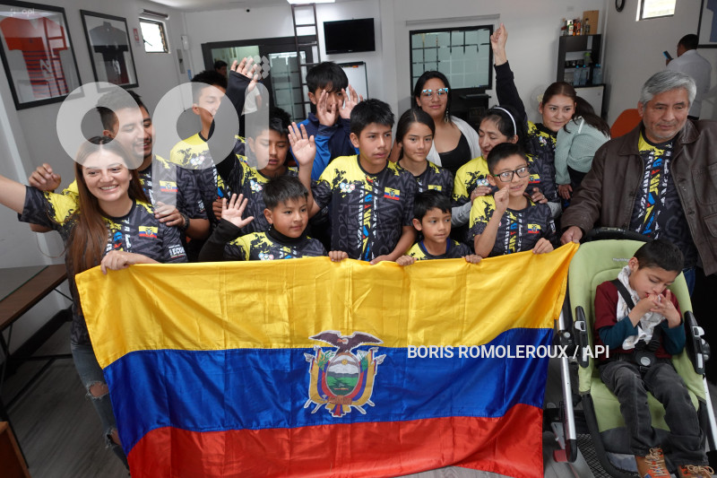 CUENCA-FAMILIA DANIEL PINTADO-CAMPEON OLIMPICO