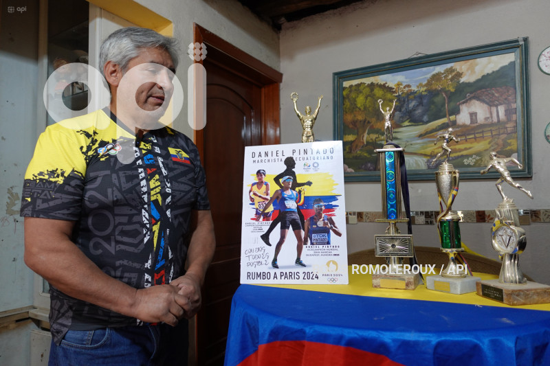 CUENCA-FAMILIA DANIEL PINTADO-CAMPEON OLIMPICO