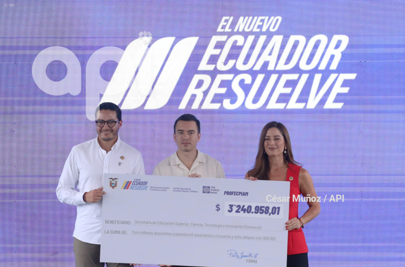GYE-NOBOA ENTREGA CHEQUE IEPS