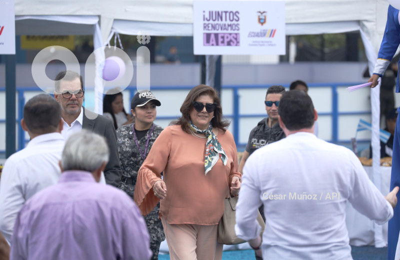 GYE-NOBOA ENTREGA CHEQUE IEPS