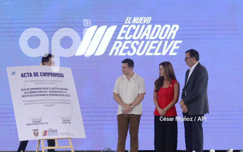 GYE-NOBOA ENTREGA CHEQUE IEPS