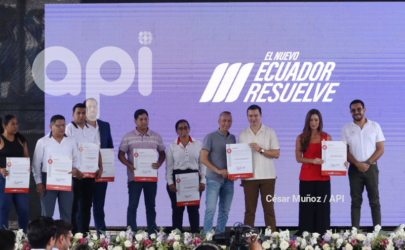 GYE-NOBOA ENTREGA CHEQUE IEPS