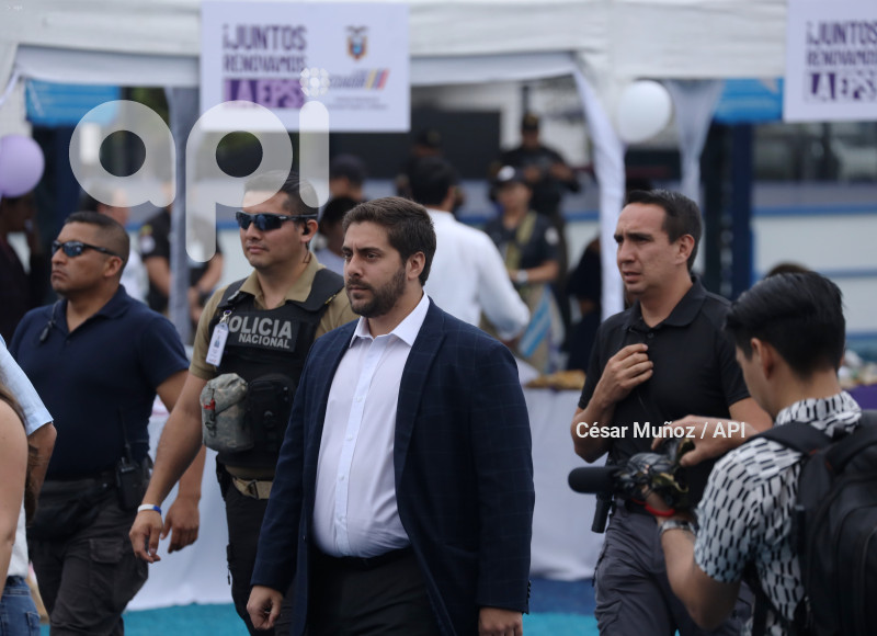 GYE-NOBOA ENTREGA CHEQUE IEPS