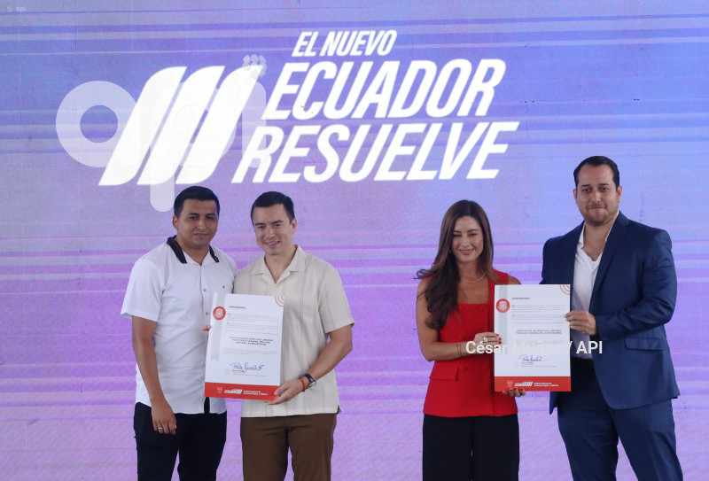 GYE-NOBOA ENTREGA CHEQUE IEPS