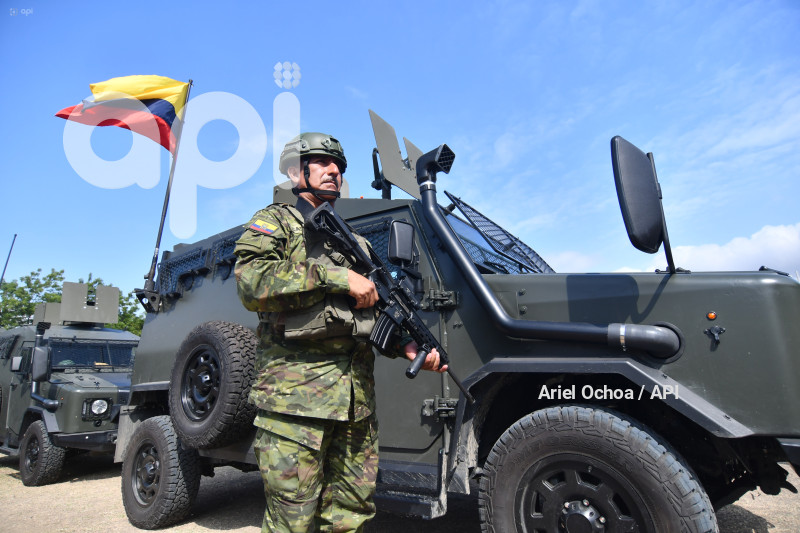 PORTOVIEJO-DANIEL-NOBOA-VEHICULOS-MILITARES
