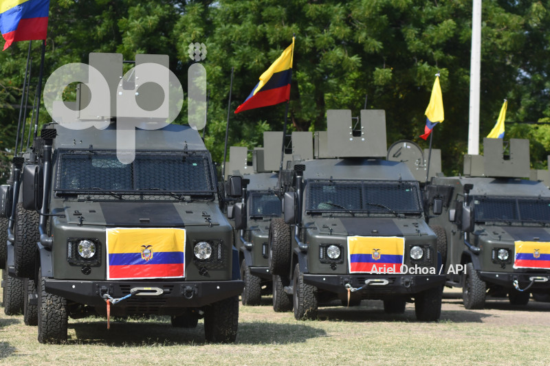 PORTOVIEJO-DANIEL-NOBOA-VEHICULOS-MILITARES