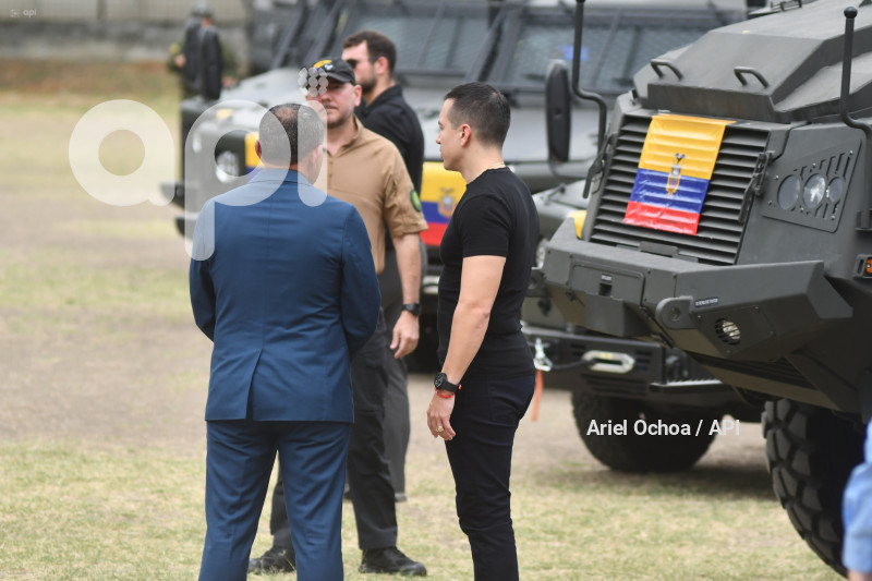 PORTOVIEJO-DANIEL-NOBOA-VEHICULOS-MILITARES