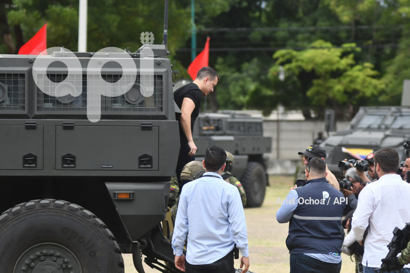 PORTOVIEJO-DANIEL-NOBOA-VEHICULOS-MILITARES