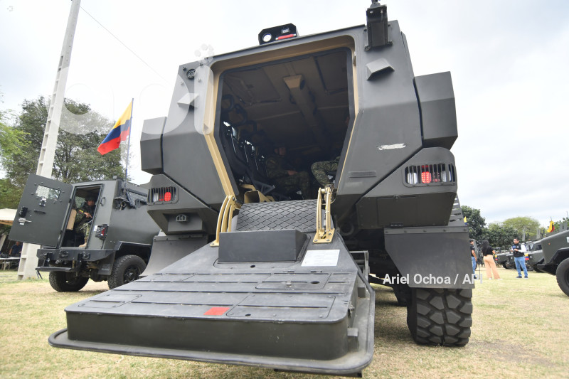PORTOVIEJO-DANIEL-NOBOA-VEHICULOS-MILITARES