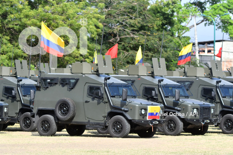 PORTOVIEJO-DANIEL-NOBOA-VEHICULOS-MILITARES