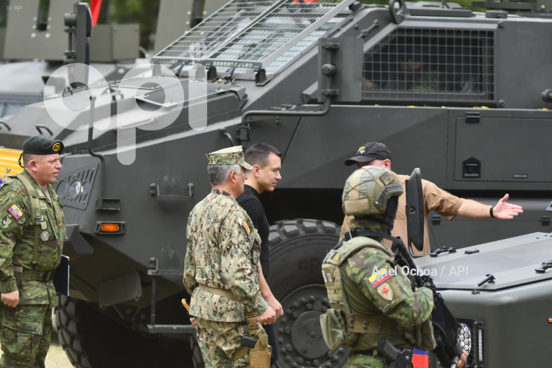 PORTOVIEJO-DANIEL-NOBOA-VEHICULOS-MILITARES